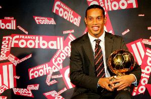 小罗：球员时代会穿着球衣就去夜店狂欢，想念比赛但不想念训练课