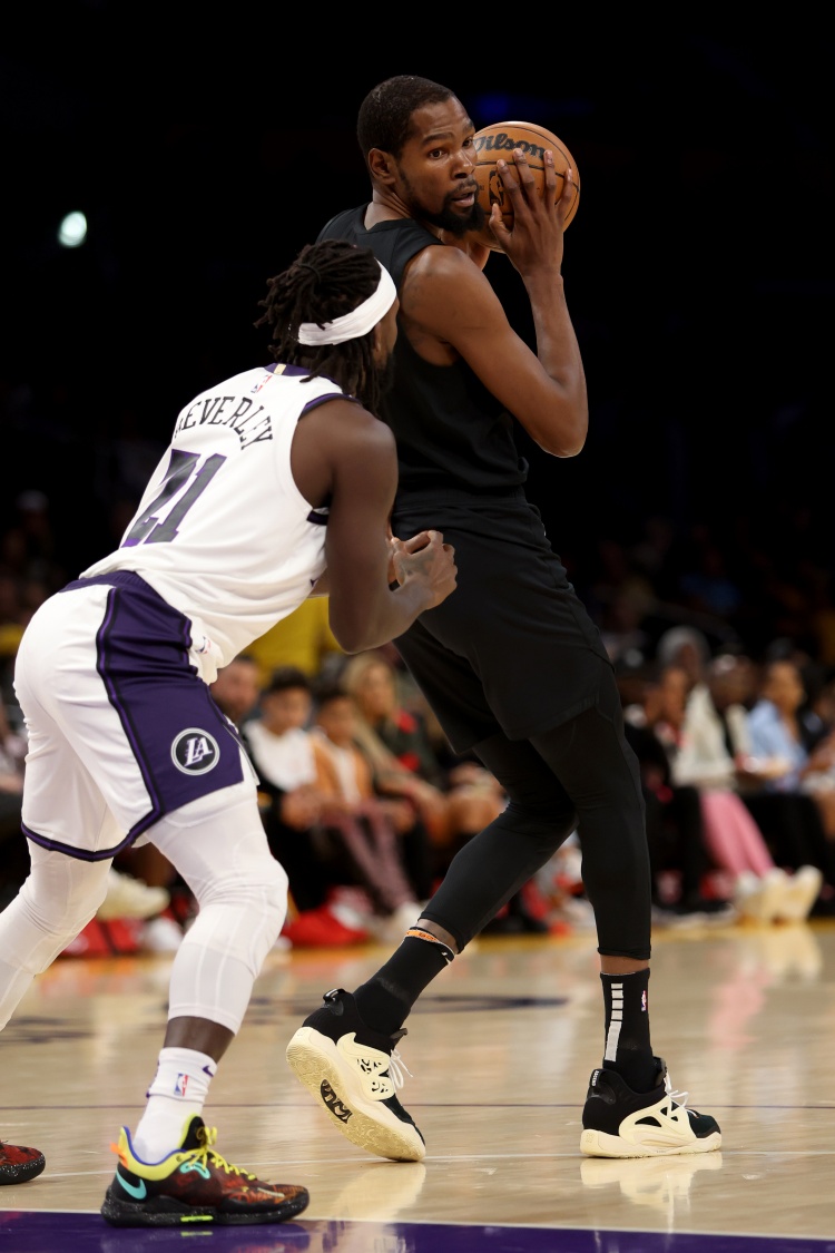 贝弗利：不管怎样杜兰特都能拿25分 我们防他时都是包夹